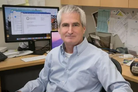 Harley Kornblum headshot