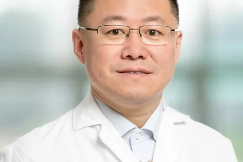 Kuangyu Shi headshot