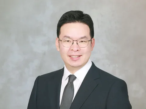 Dr. Edward Kwon
